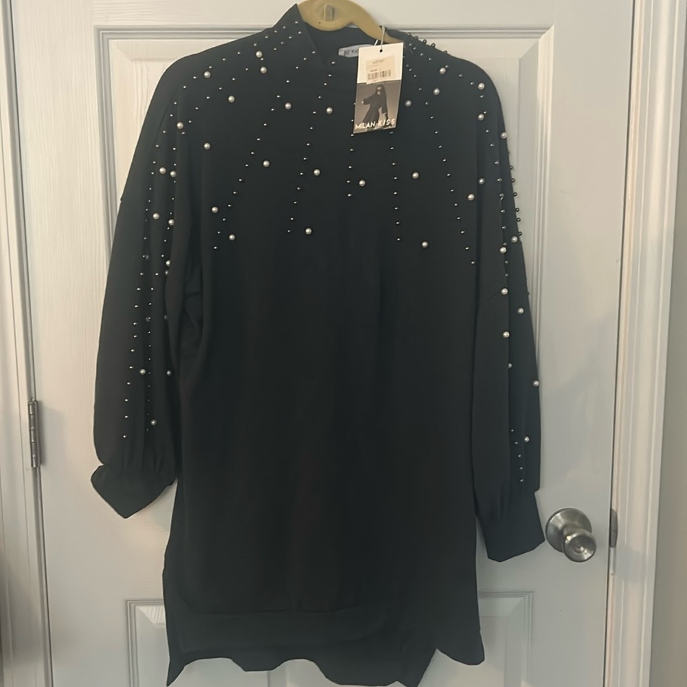 Oversized sweatshirt dress with pearls
